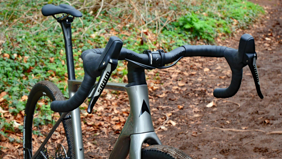 Vitus Venon EVO GR gravel bike handlebar detail