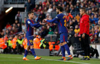 Soccer Football - La Liga Santander - FC Barcelona vs Athletic Bilbao - Camp Nou, Barcelona, Spain - March 18, 2018 Barcelona’s Andre Gomes comes on as a substitute to replace Philippe Coutinho REUTERS/Albert Gea