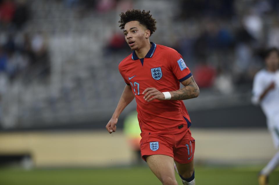 England's Samuel Edozie, front, reacts after failing to score a goal during a FIFA U-20 World Cup Group E soccer match against Irak at the Diego Armando Maradona stadium in La Plata, Argentina, Sunday, May 28, 2023. (AP Photo/Gustavo Garello)