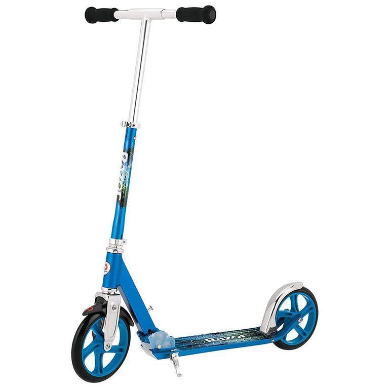 34) Razor A5 Lux Kick Scooter