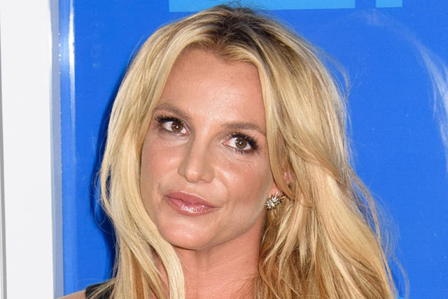 Britney Spears Kicks Things Up in These Adorable Pink Sneakers & Matching Sports  Bra