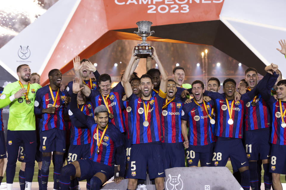 RIYADH, SAUDI ARABIA - JANUARY 15: Players of Barcelona celebrate with the trophy at the end of the Spanish Super Cup final match between Real Madrid and Barcelona at King Fahd International Stadium on January 15, 2023 in Riyadh, Saudi Arabia. Barcelona won the match with 3-1. (Photo by Stringer/Anadolu Agency via Getty Images)