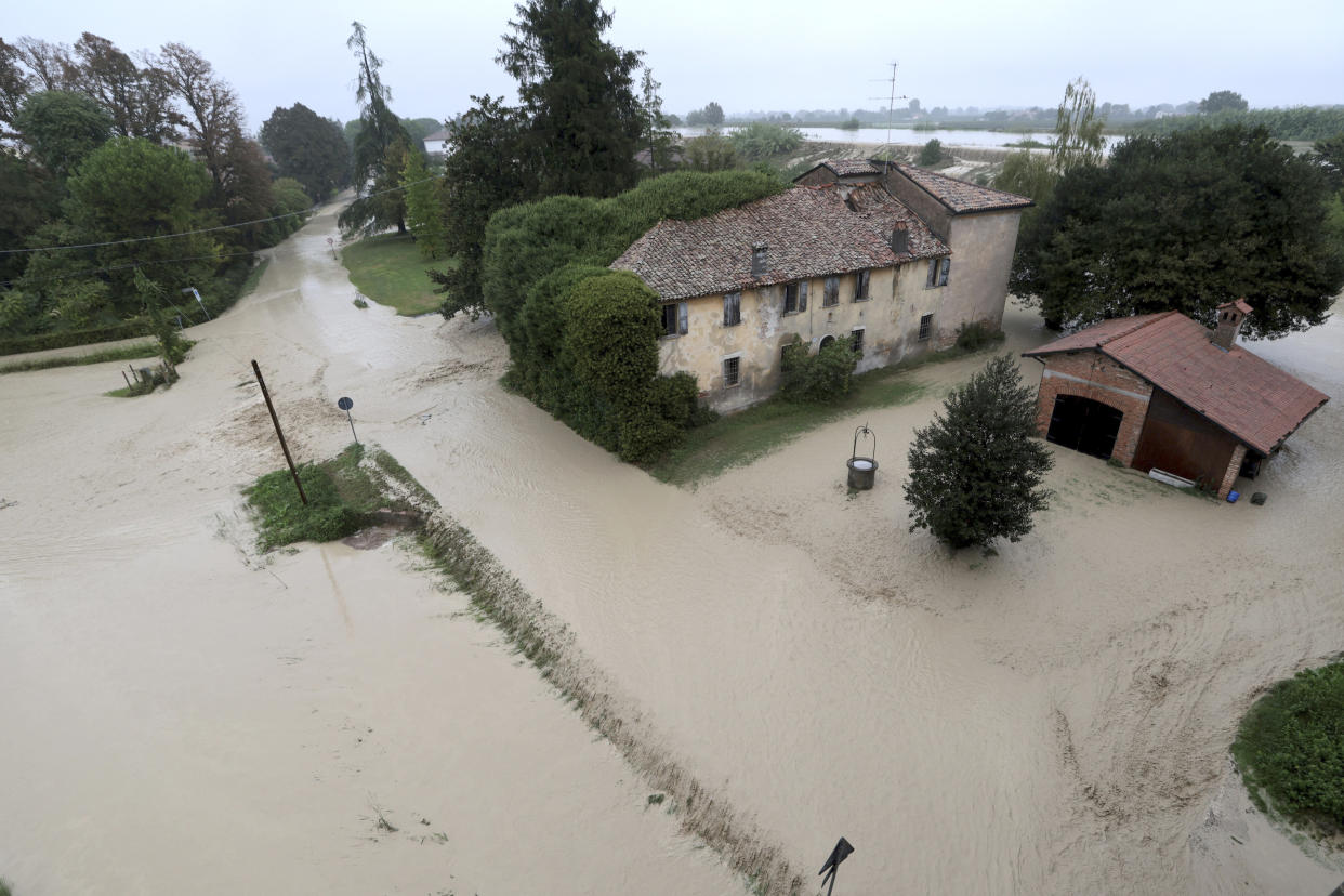 Floods in Central Europe threaten new areas. Heavy rains also flood