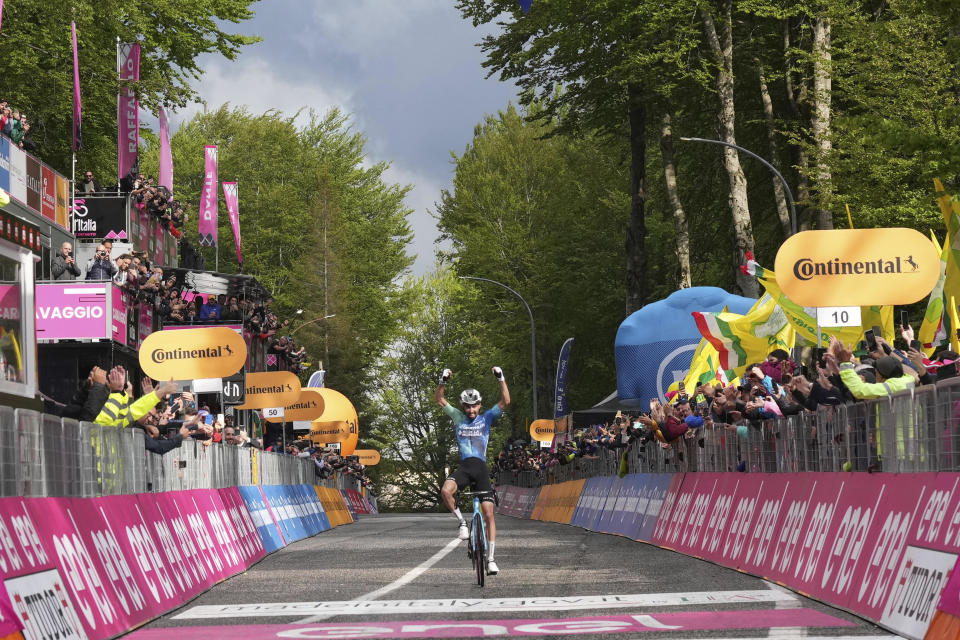 France's Valentin Paret-Peintre celebrates winning the 10th stage of the Giro d'Italia, Tour of Italy cycling race from Pompei to Cusano Mutri, Italy, Tuesday, May 14, 2024. (Gian Mattia D'Alberto/LaPresse via AP)