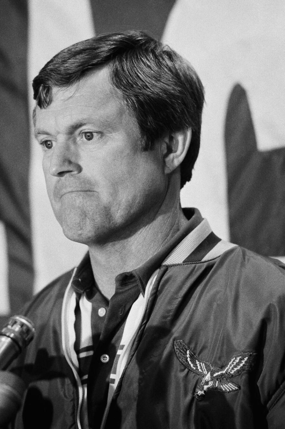 Eagles coach Dick Vermeil frowns as he prepares to answer a question during a news conference in 1982.