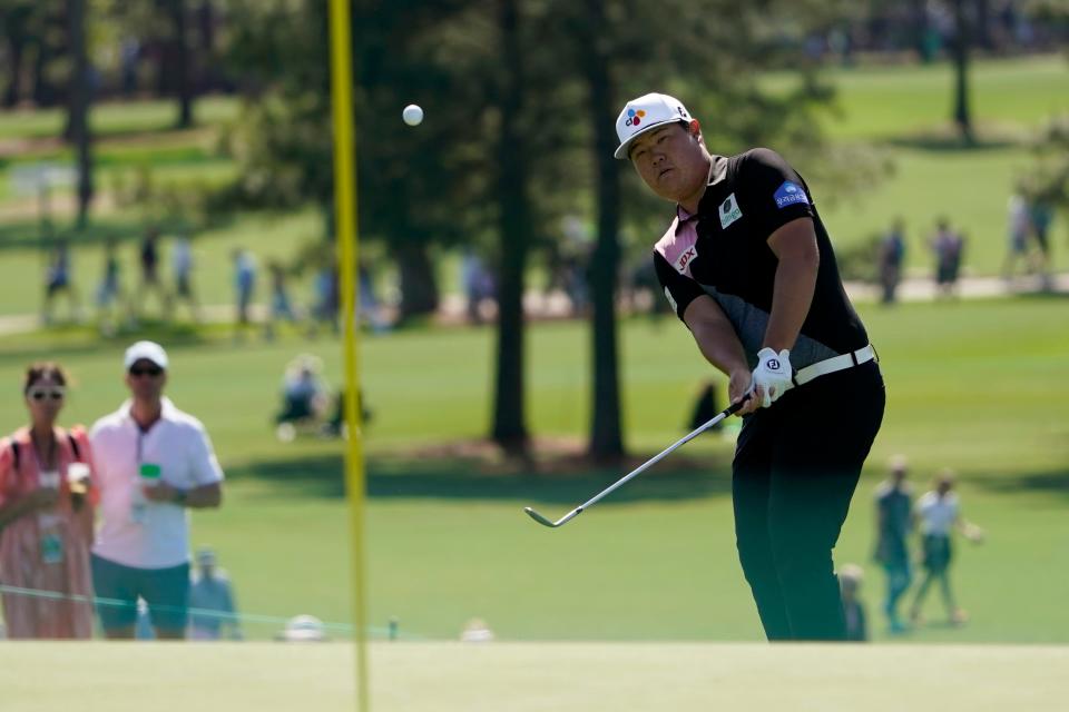 Sungjae Im chips onto the green on No. 9 during the first round of the Masters.