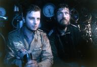 Auch Hubertus Bengsch (links, mit Jürgen Prochnow) kam vom Theater, bevor er als 1. (namenloser) Wachoffizier in "Das Boot" mitspielte. Eine große Leinwand-Karriere war ihm nicht beschieden, hinter den Kulissen machte er jedoch sehr wohl seinen Weg. (Bild: kpa/United Archives via Getty Images)