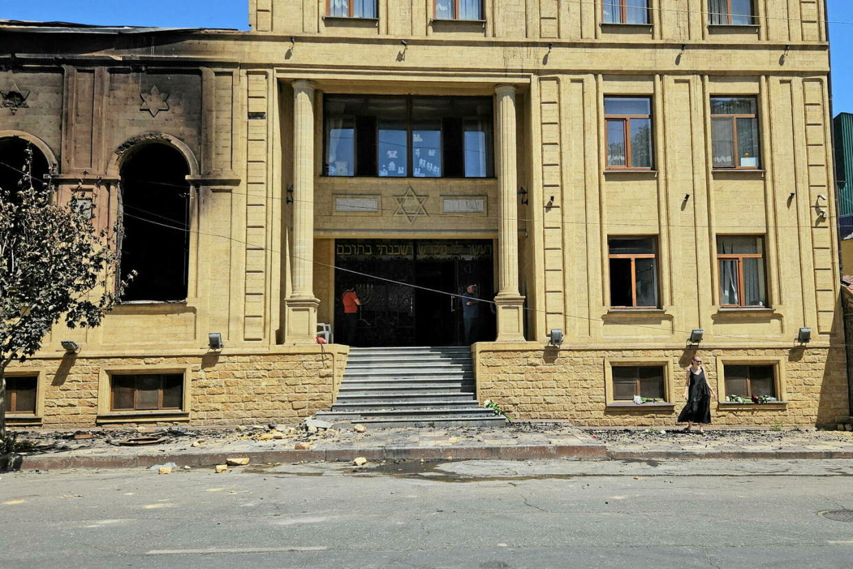 Une synagogue a été endommagée par un incendie après l'attaque terroriste du 23 juin à Derbent, au Daguestan.  - Credit:Tass / Tass/ABACA