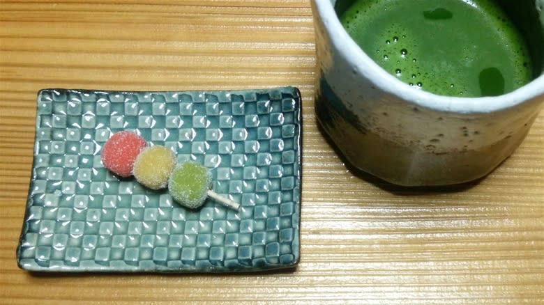 Suhama dango on plate and matcha in cup