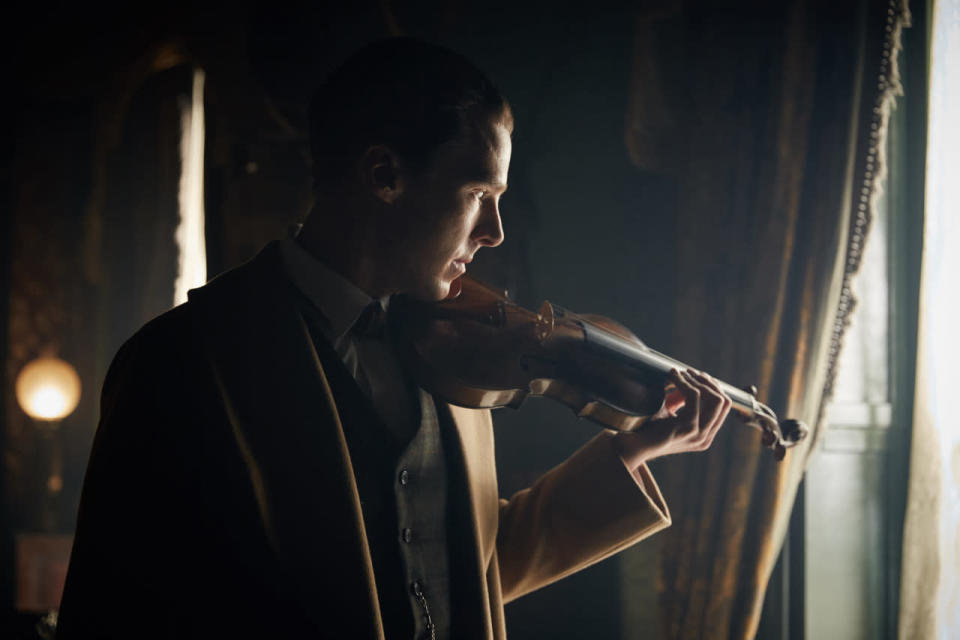 Sherlock Holmes, Virtuoso