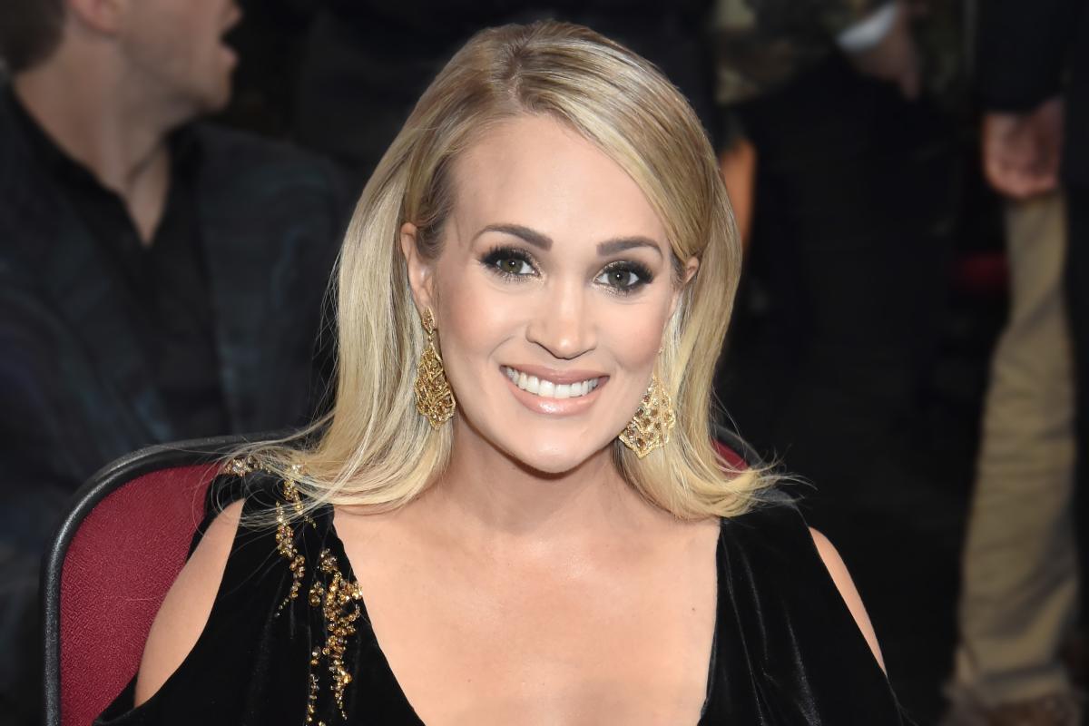 Carrie Underwood Is Getting Mom-Shamed for Wearing Makeup to Her Son's  Soccer Game