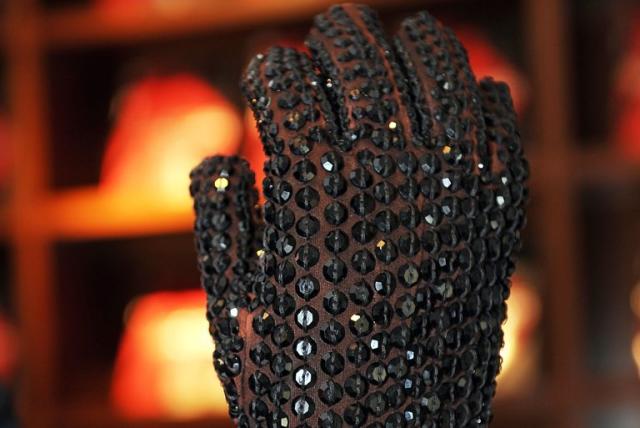 That's handy Michael Jackson's iconic Swarovski glove could grab $8