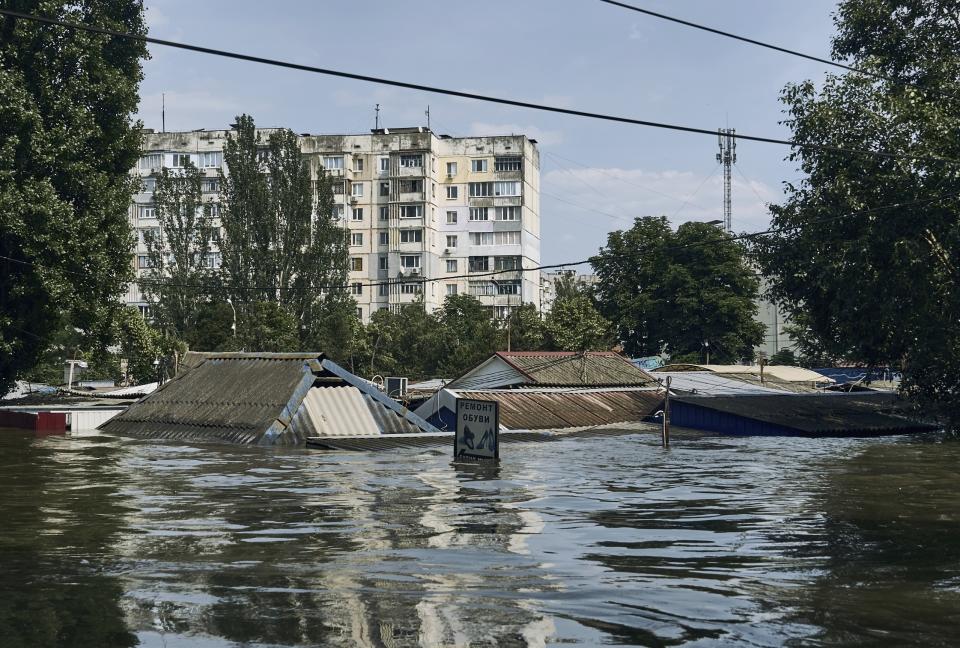 A view of a flooded neighborhood in Kherson, Ukraine, Thursday, June 8, 2023. Floodwaters from a collapsed dam kept rising in southern Ukraine on Thursday, forcing hundreds of people to flee their homes in a major emergency operation that brought a dramatic new dimension to the war with Russia, now in its 16th month. (AP Photo/Libkos)