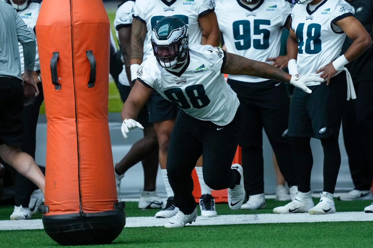 Eagles Rookie Jalen Carter Breaks Equipment At Camp