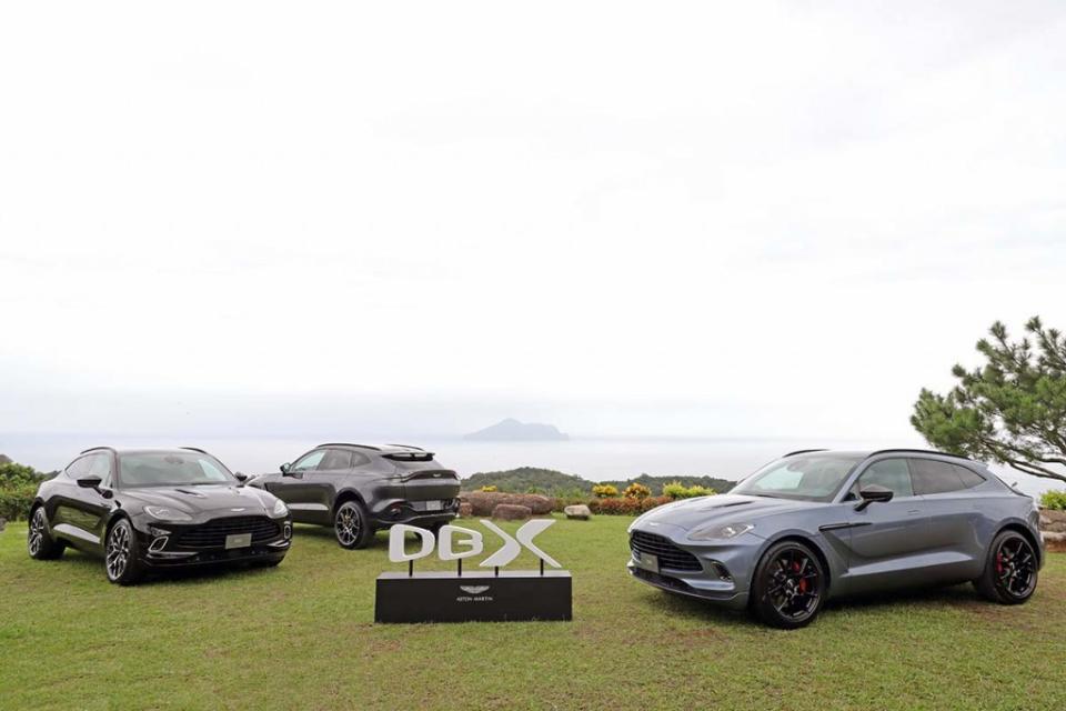 988-aston-martin-lsuv-dbx