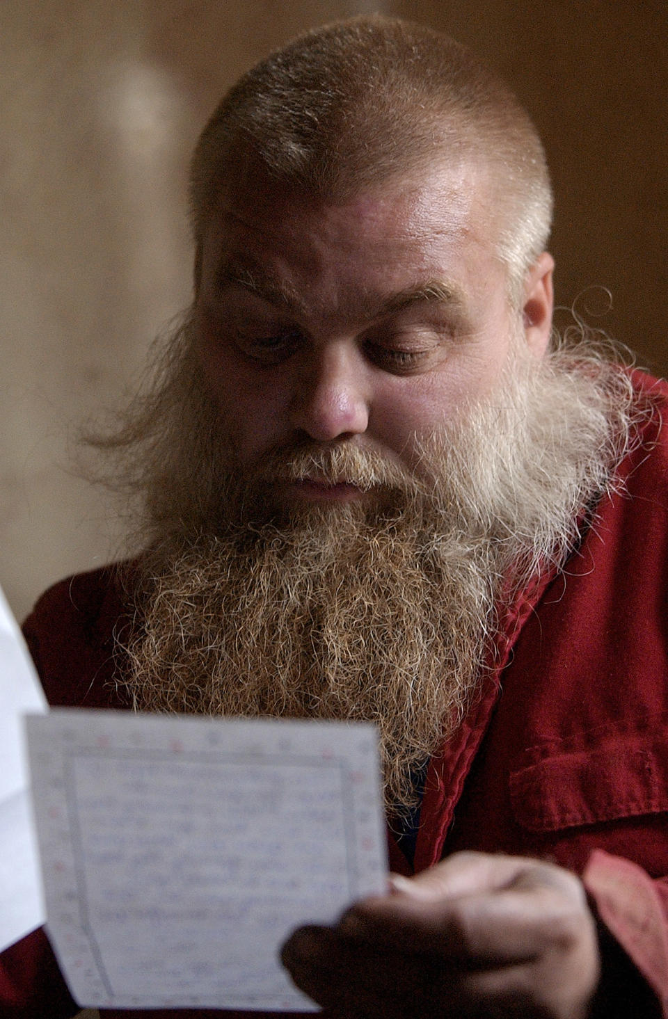 Steven Avery reads a letter from a well-wisher in the kitchen of his parents home Thursday, Sept. 25, 2003, in Two Rivers, Wis. Avery, who spent 18 years in prison for sexual assault, was released two weeks earlier, after DNA tests proved his innocence. (AP Photo/Morry Gash)