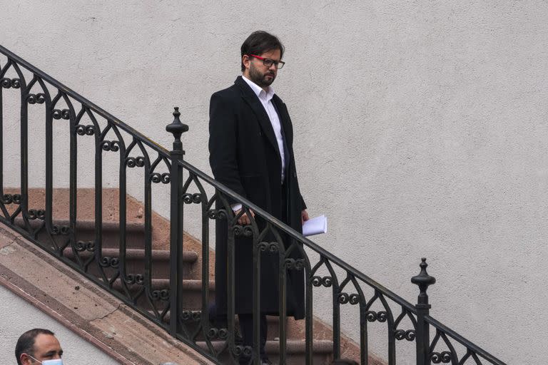 El presidente de Chile, Gabriel Boric, el lunes 23 de mayo de 2022, en el palacio presidencial de La Moneda, en Santiago. (AP Foto/Esteban Felix)