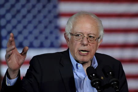 U.S. Democratic presidential candidate Bernie Sanders speaks at a town hall campaign event at Grinnell College in Grinnell, Iowa January 25, 2016. REUTERS/Mark Kauzlarich