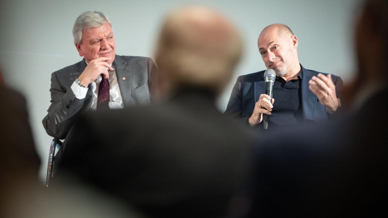 Die Spitzenkandidaten von CDU, Volker Bouffier, und FDP, Rene Rock, liebäugeln mit einer Jamaika-Koalition. In Hessen ist die Entwicklung ähnlich wie im Bund: CDU und SPD verlieren in den Umfragen weiter. Foto: Frank Rumpenhorst