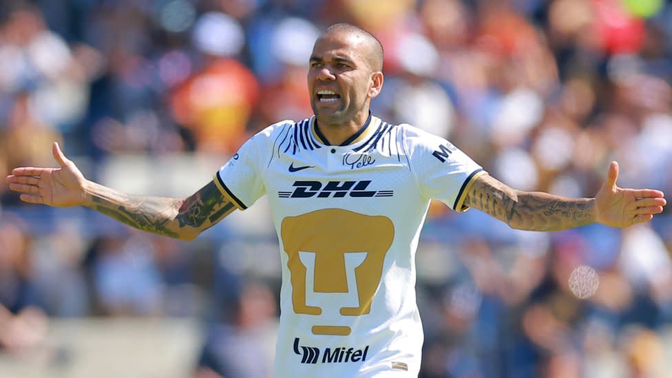 Dani Alves con Los Pumas