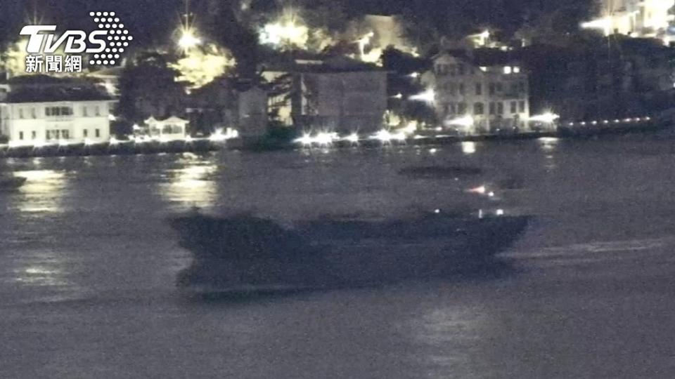俄羅斯海軍「畢可夫號」巡邏艦，首度在黑海對帛琉籍貨船「蘇克魯歐坎號」開火示警。（圖／達志影像路透社）