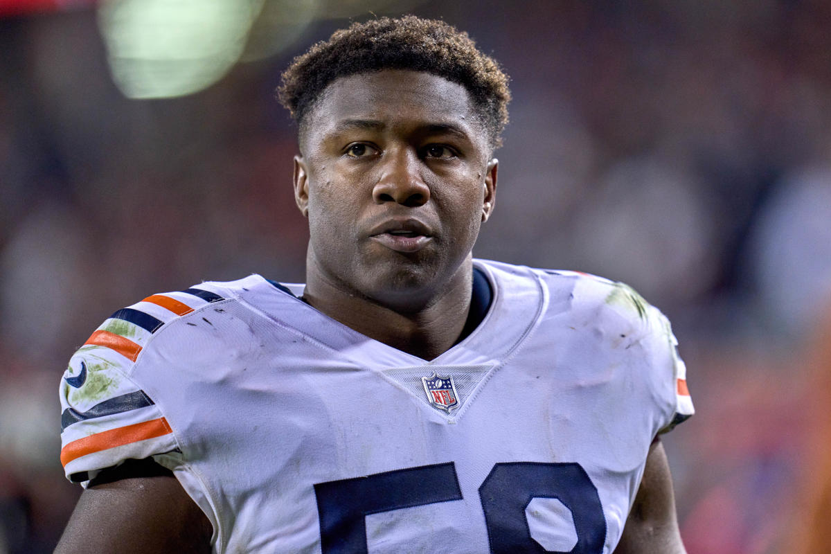 NFL Network's Ian Rapoport: Chicago Bears linebacker Roquan Smith not  participating in training camp amid contract negotiations