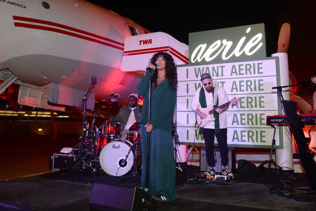 <p>Michael Simon</p> Amber Mark performs at Aerie's Holiday Cozy and Comfy Lounge in New York City.