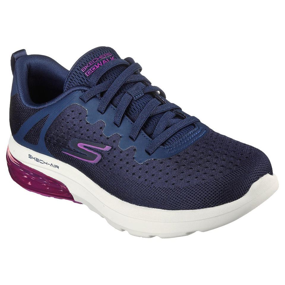  Go Walk Air 2.0. (PHOTO: Skechers)