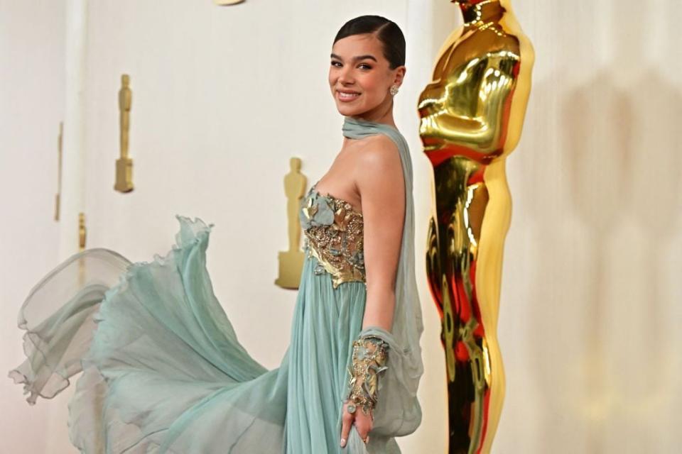 Actress Hailee Steinfeld arrives at the 96th Academy Awards.