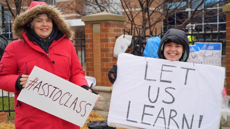 Ontario college students worried over condensed semester as 5-week strike ends