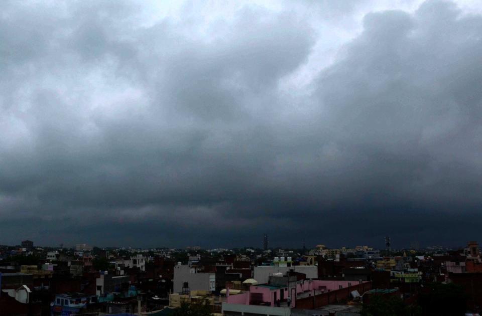 Varanasi: Cloudy day