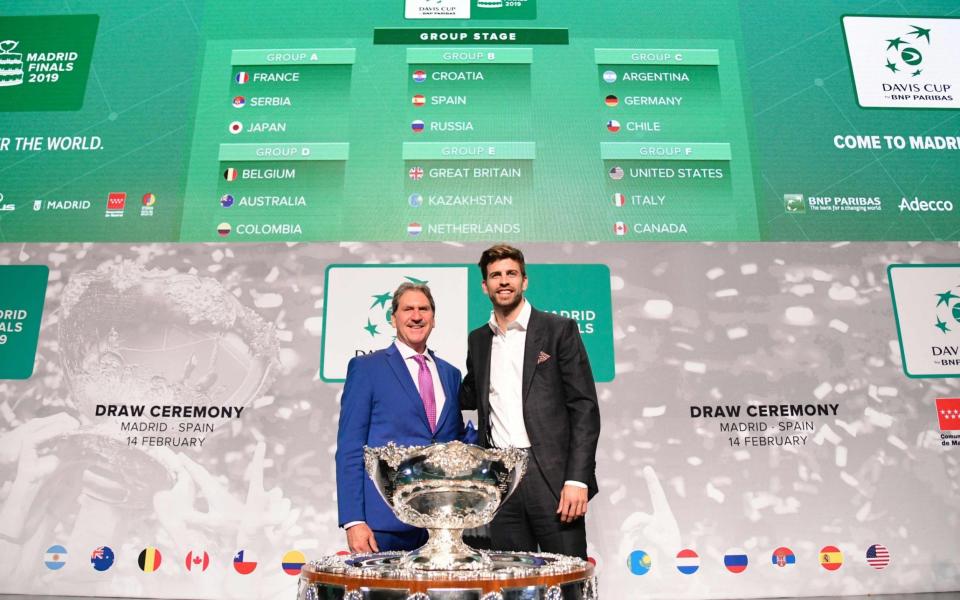 International Tennis Federation (ITF) president David Haggerty (L) and Kosmos president Gerard Pique pose with the Davis Cup trophy at the draw in Madrid - AFP