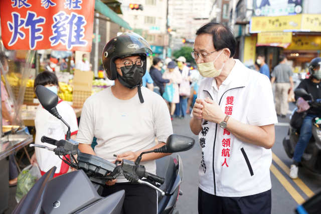 選前雙語教育催票圖　廖裕德盼台灣學子比肩世界