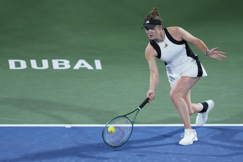 Elinaof Svitolina of Ukraine returns the ball to her fellow country woman Anhelina Kalinina during a match of the Dubai Duty Free Tennis Championships in Dubai, United Arab Emirates, Monday, Feb. 19, 2024. (AP Photo/Kamran Jebreili)