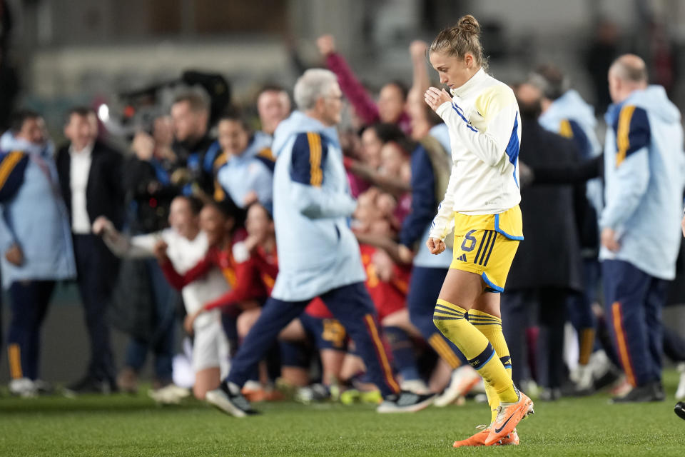 Sweden's Magdalena Eriksson leaves the pitch after losing the Women's World Cup semifinal soccer match between Sweden and Spain at Eden Park in Auckland, New Zealand, Tuesday, Aug. 15, 2023. (AP Photo/Alessandra Tarantino)