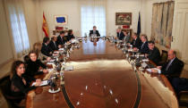 Spanish Prime Minister Mariano Rajoy (C) presides over his first cabinet meeting after winning a parliamentary confidence vote for a second term ending 10 months of political paralysis that included two inconclusive elections, at the Moncloa Palace in Madrid, November 4, 2016. REUTERS/Sergio Perez