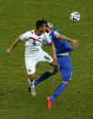 Costa Rica's Oscar Duarte (L) fights for the ball with Greece's Giorgios Samaras during their 2014 World Cup round of 16 game at the Pernambuco arena in Recife June 29, 2014. REUTERS/Ruben Sprich