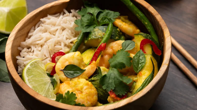 Thai shrimp curry with rice