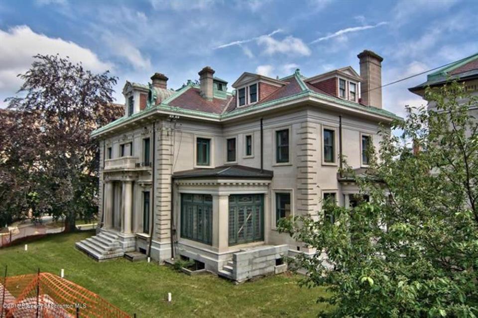 <p><a href="http://yhoo.it/1P44MGR" rel="nofollow noopener" target="_blank" data-ylk="slk:Half-Preserved, Half-Destroyed, Woolworth Mansion Asks Just $295,000 (32 photos);elm:context_link;itc:0;sec:content-canvas" class="link ">Half-Preserved, Half-Destroyed, Woolworth Mansion Asks Just $295,000 (32 photos)</a></p>