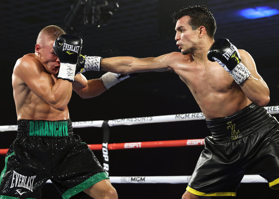 Jose Zepeda vs. Ivan Baranchyk. (Mikey Williams/Top Rank)