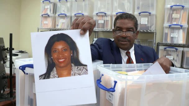 PHOTO: Tony Clayton, the Iberville Parish District Attorney holds a photo of Lyntell Washington and his research into his prosecution. (ABC News)