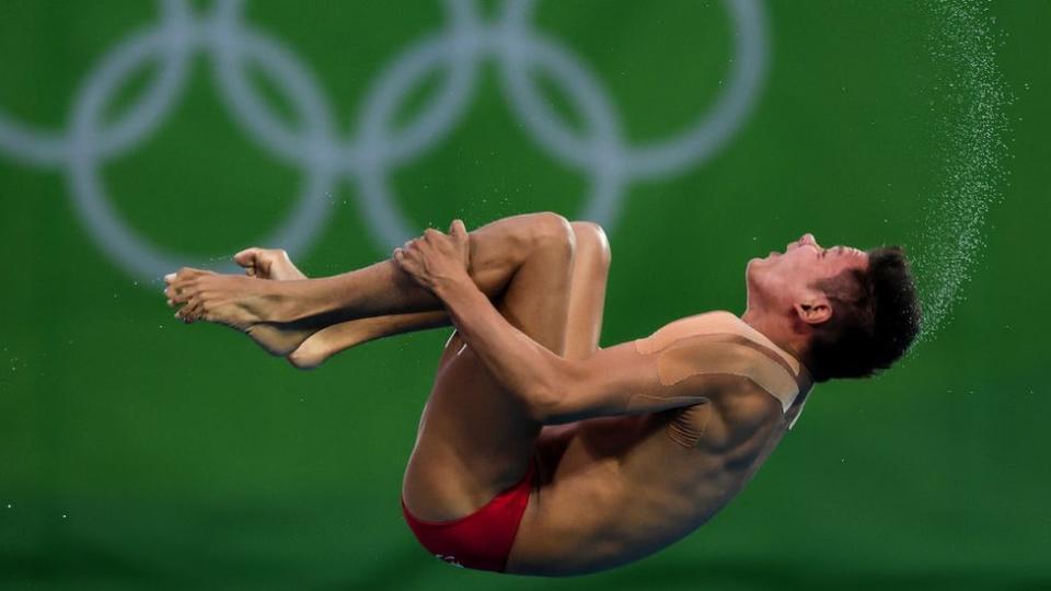 German Sánchez de México compite en la final masculina de clavados de 10 metros en plataforma de los Juegos Olímpicos de Río 2016.