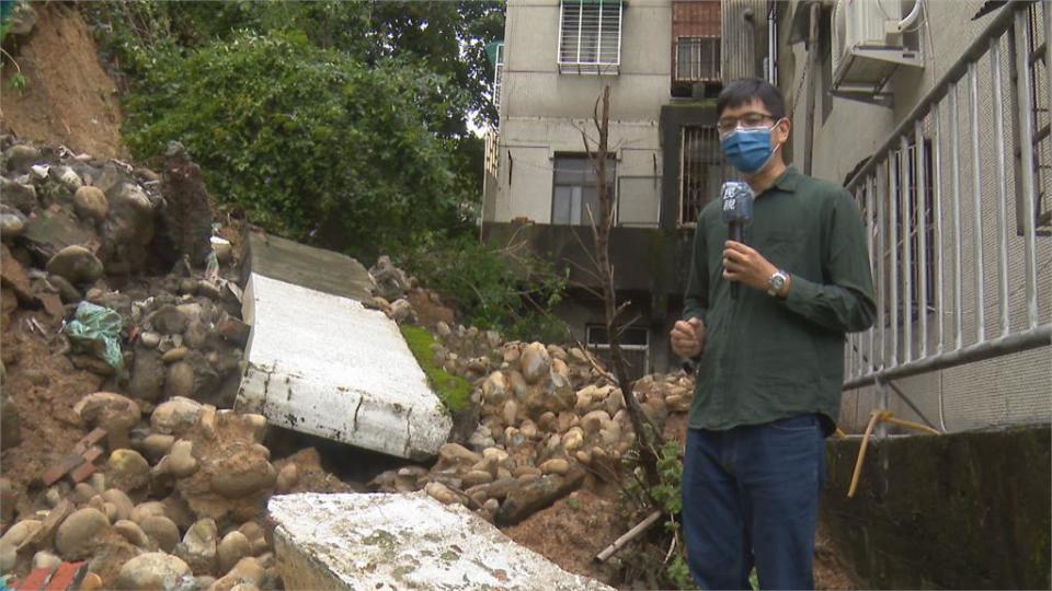 大雨害擋土牆崩落險沖垮民宅　屋主嚇到不敢睡