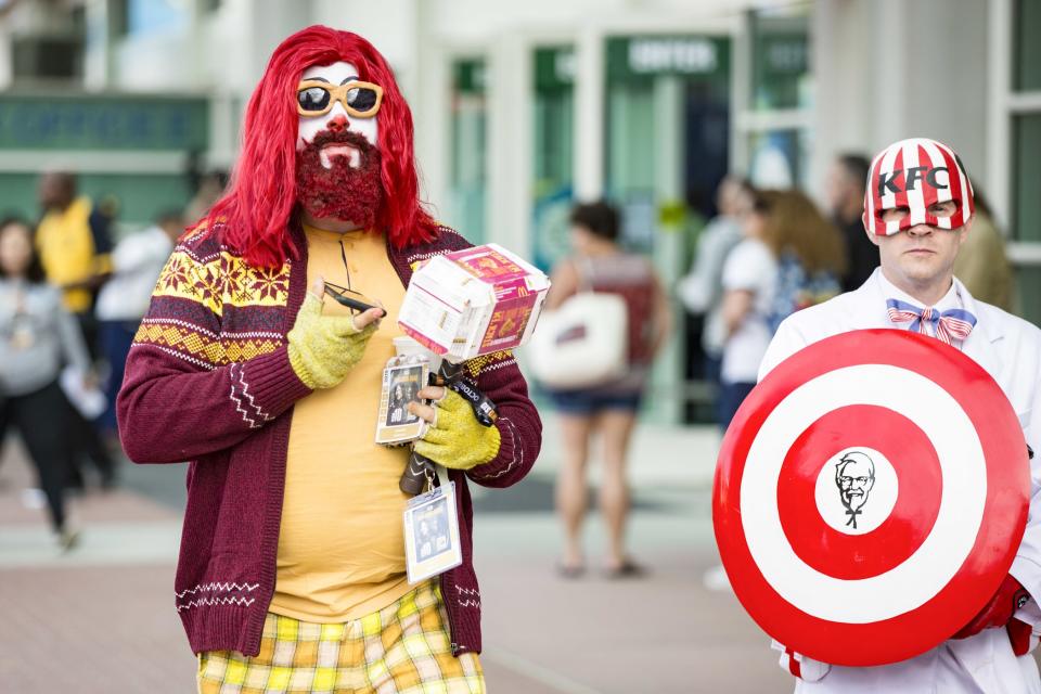 Ronald McThor and Captain Kentucky cosplayers