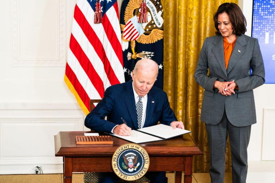 Biden and Harris AI signing