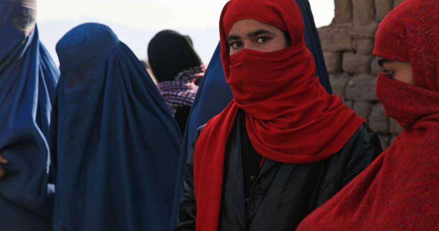 阿富汗婦女外出要穿戴罩袍，遮住臉部及身體。（示意圖／Pixabay）