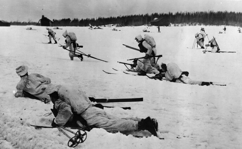 Finnish troops on skis winter war