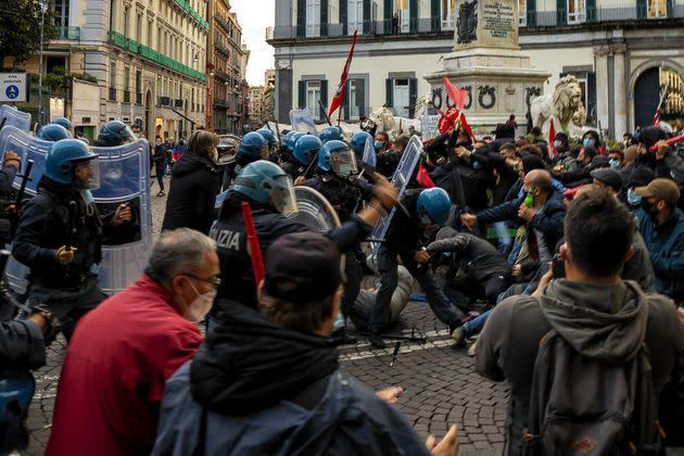 <p>Naples, samedi 24 octobre.</p>