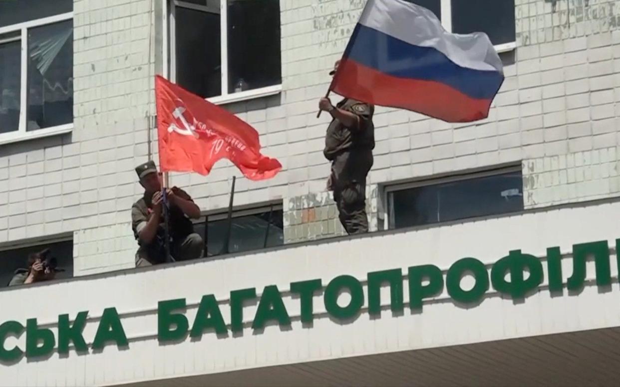 Russian forces put Soviet and Russian national flags on government building as they capture Lysychansk - EPN/Newscom / Avalon