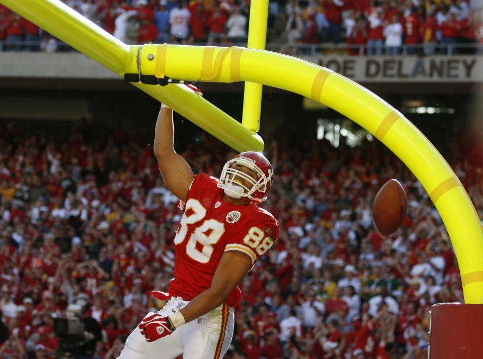 Tony Gonzalez ranks second on the NFL’s all-time list for career receptions. (AP)